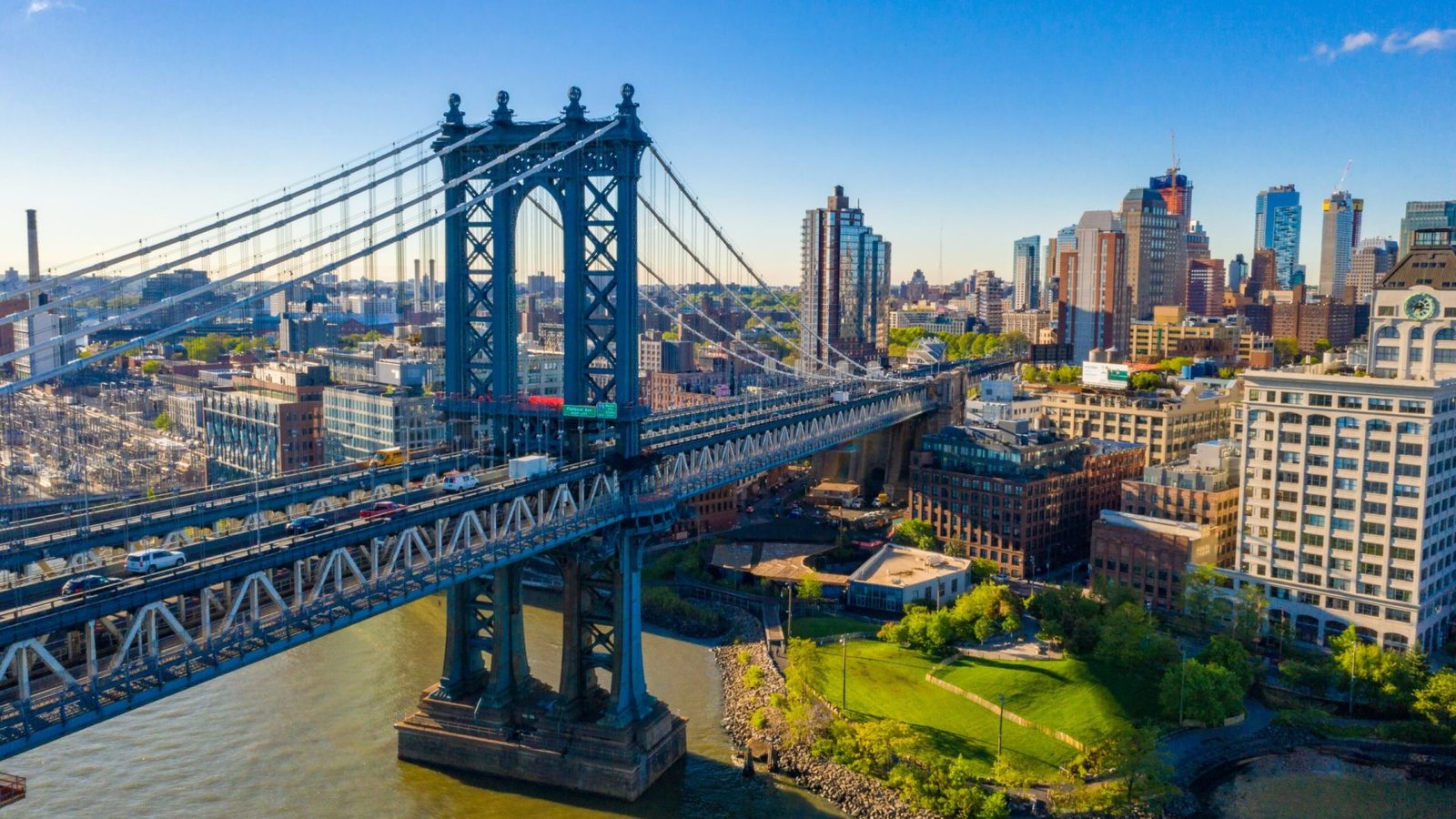 beautiful manhattan bridge in new york, usa